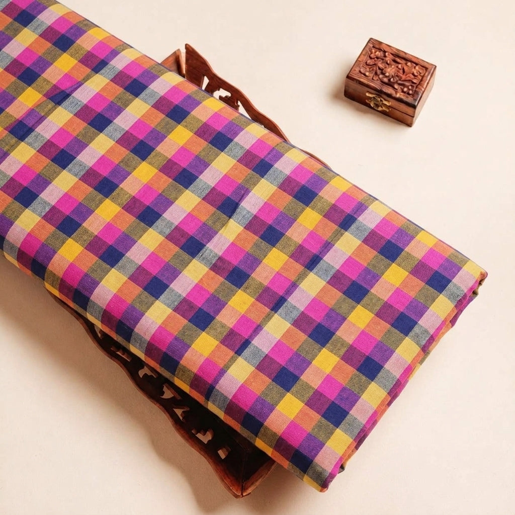 Folded Multicolor Multicolor Cotton Fabric Highlighting and Texture
