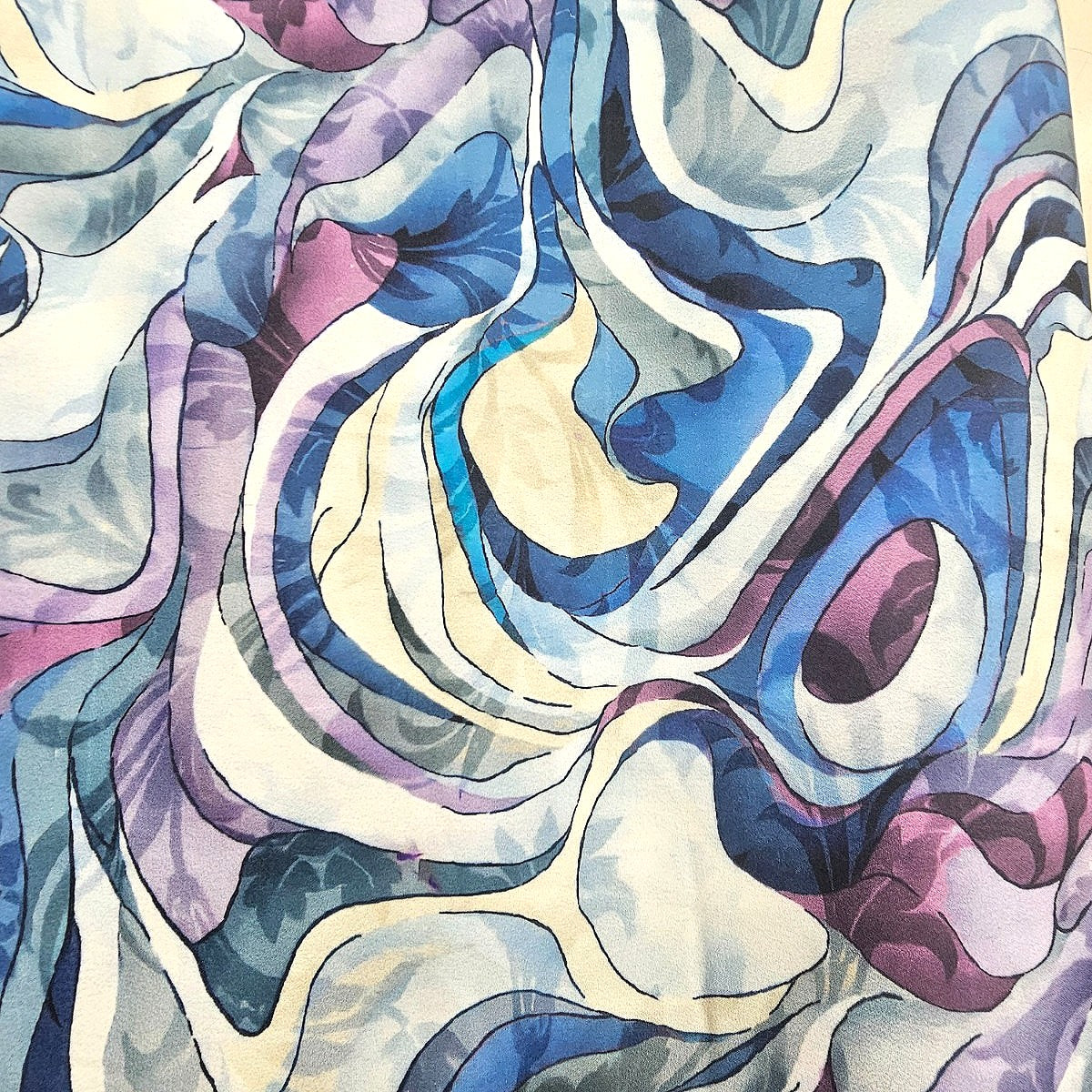 Abstract Crepe Fabric - EB13403 - Flat fabric